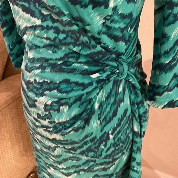 DIANE von Furstenberg 💯 % silk dress size 4 - Picture 3 of 5
